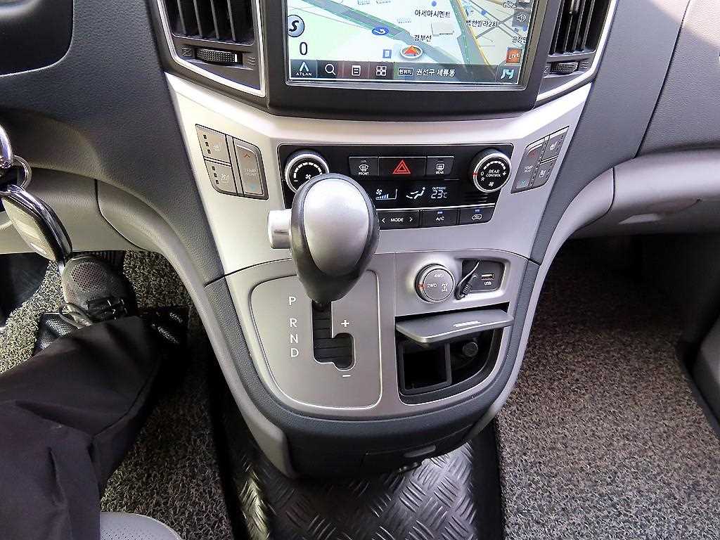 HYUNDAI Starex - Vista 11