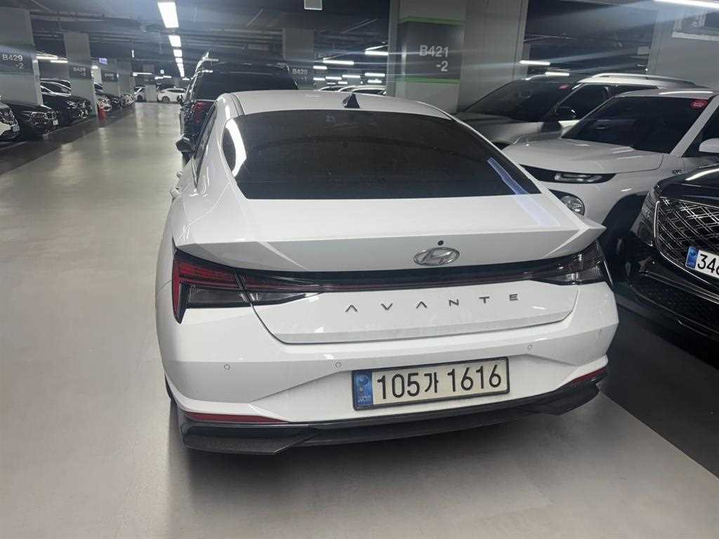 HYUNDAI Avante - Vista 3