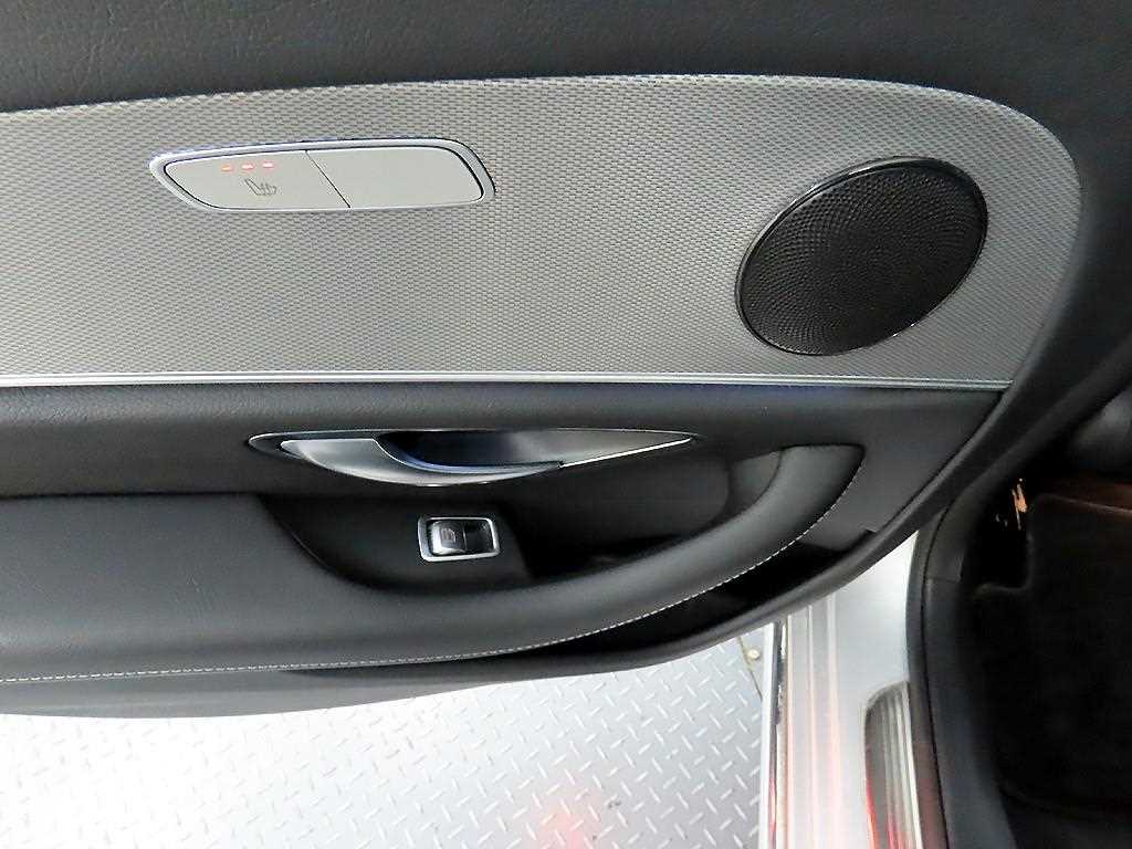 Mercedes Benz E class - Vista 12