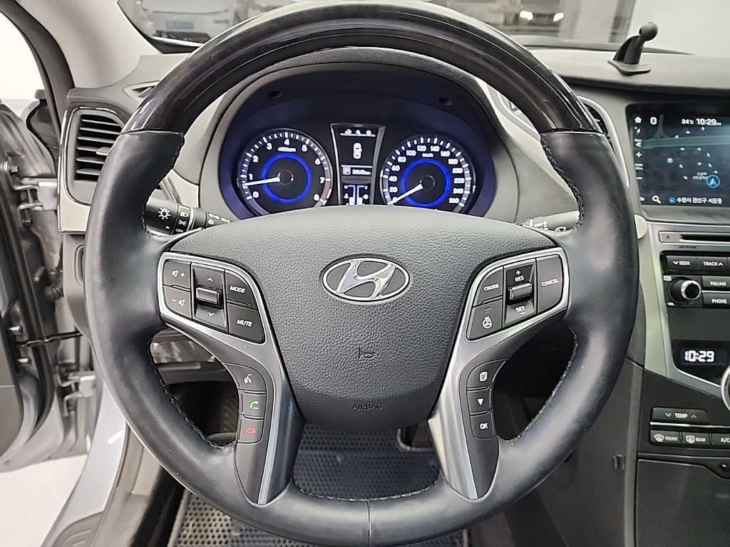 HYUNDAI Grandeur - Vista 9