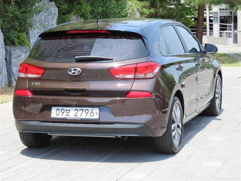 HYUNDAI i30 - Vista 3