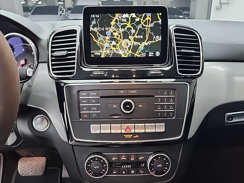 Mercedes Benz GLE Class - Vista 10