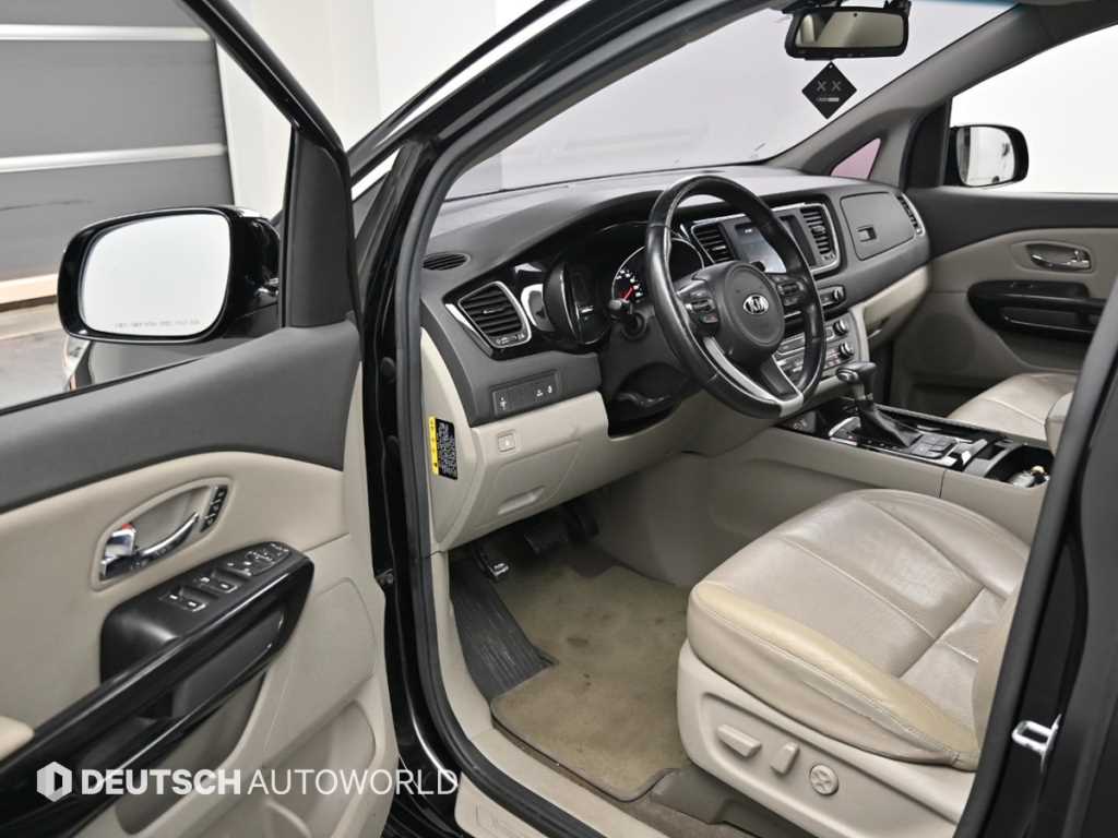 KIA Carnival - Vista 11