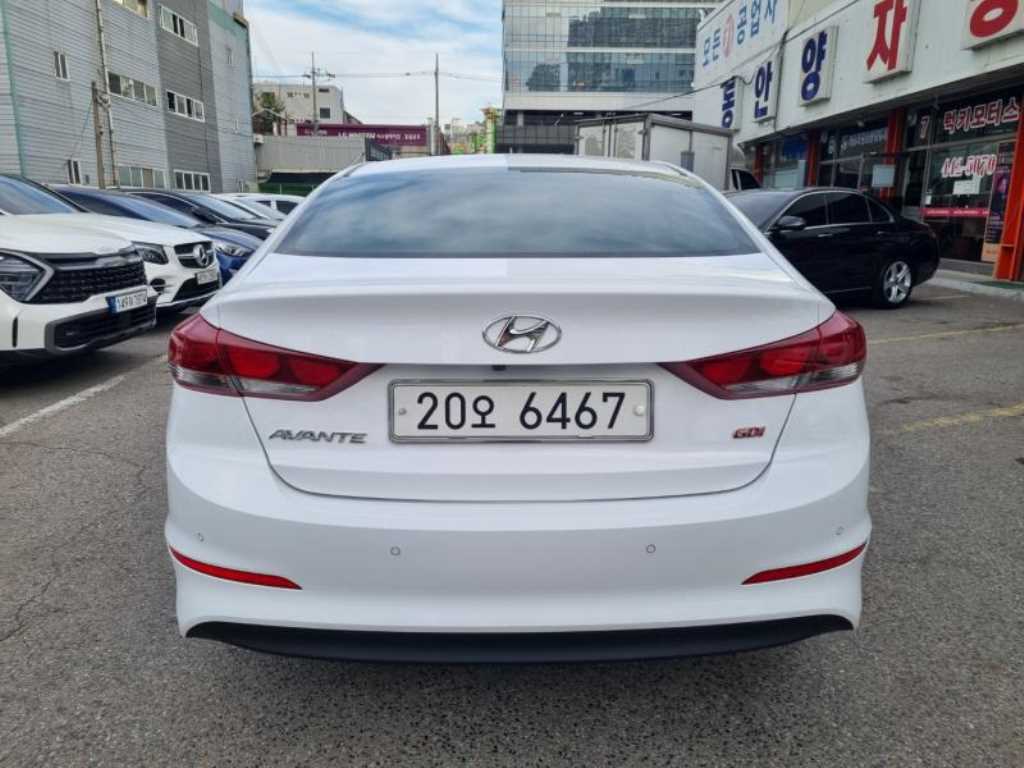HYUNDAI Avante - Vista 5