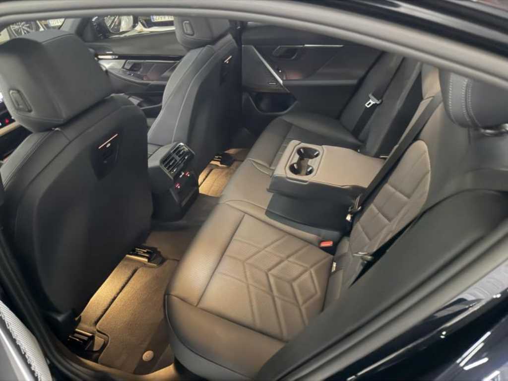 BMW 5 Series - Vista 8