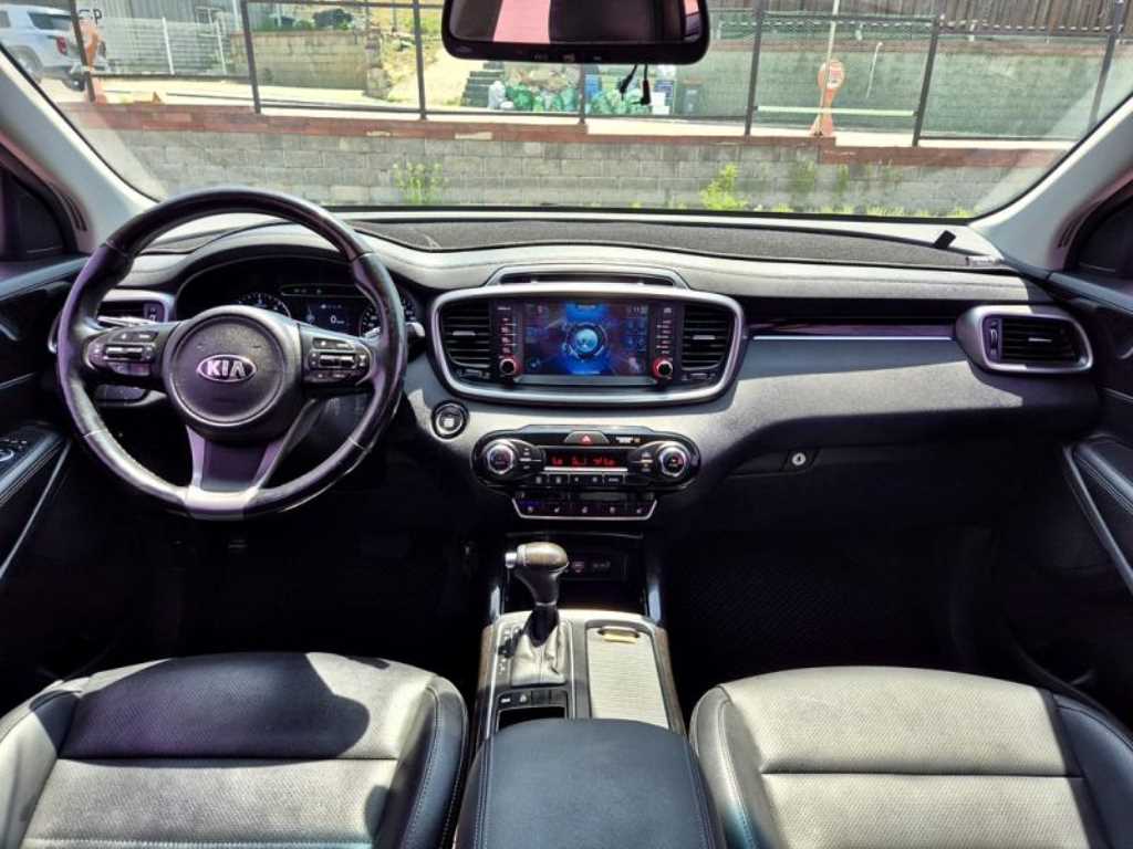 KIA Sorento - Vista 8