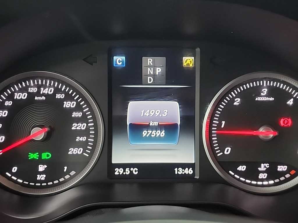Mercedes Benz GLC Class - Vista 6