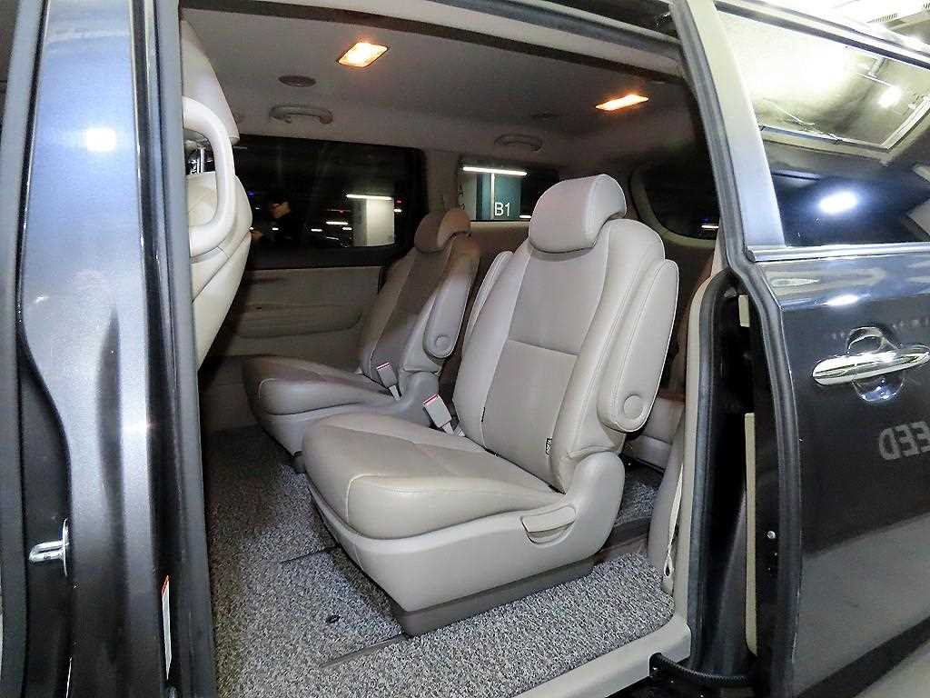 KIA Carnival - Vista 7