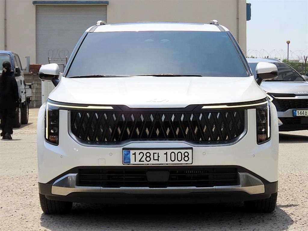 KIA Carnival 2024 Blanco - Importación desde Corea - HF Imports Iquique - Foto 1