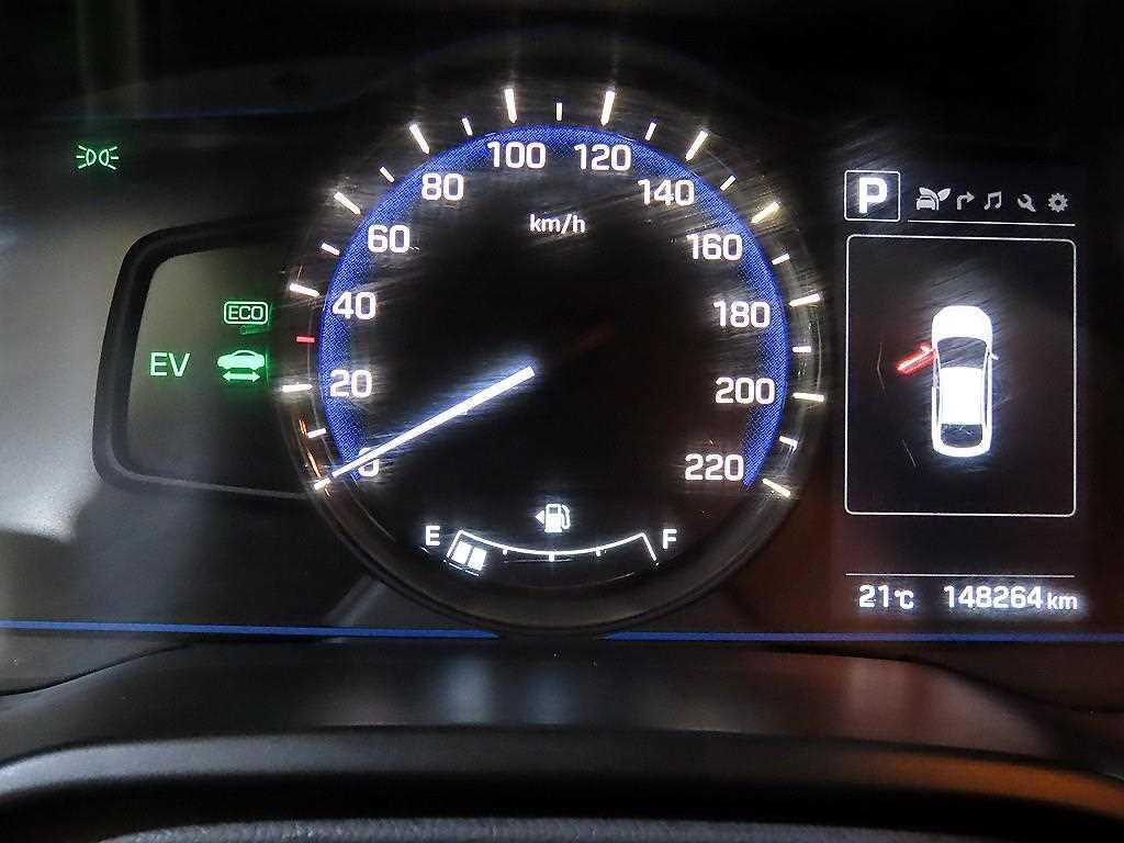 HYUNDAI Ioniq - Vista 9