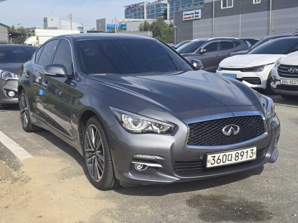 Infiniti Q - Vista 2