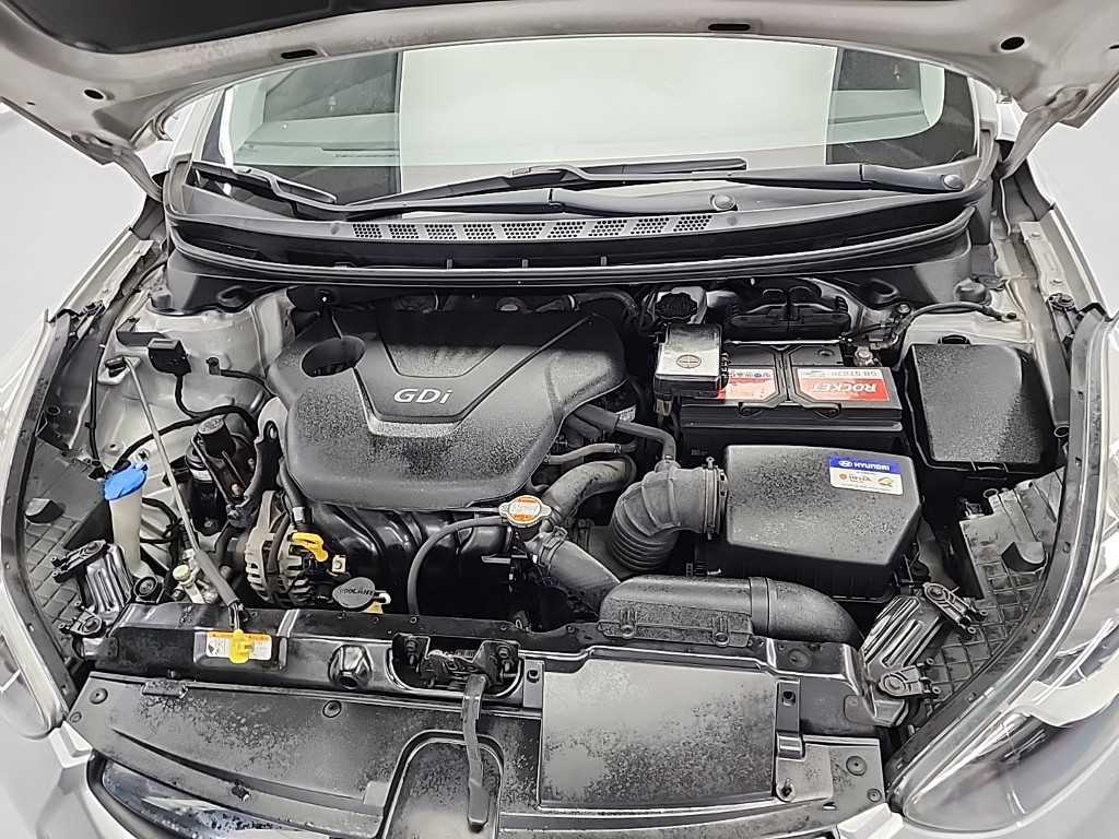 HYUNDAI Avante - Vista 5