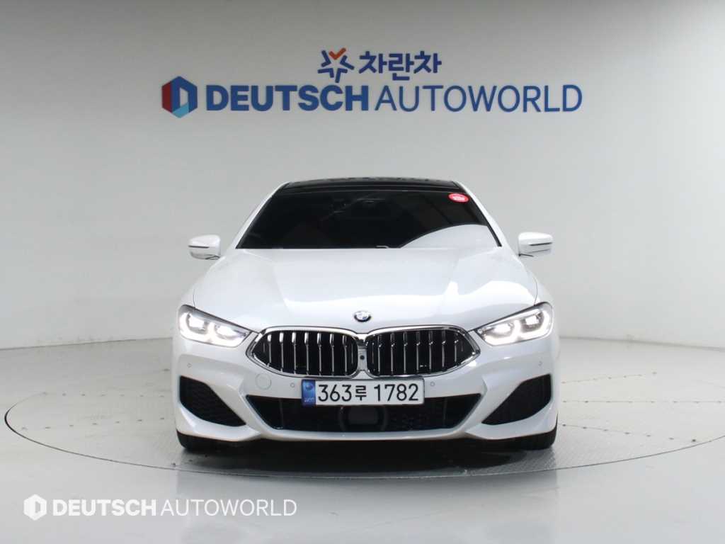 BMW 8 Series - Vista 3