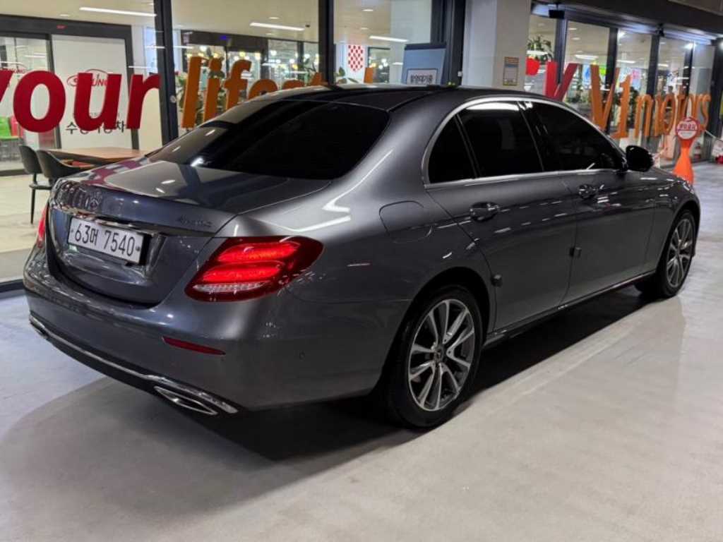 Mercedes Benz E class - Vista 4