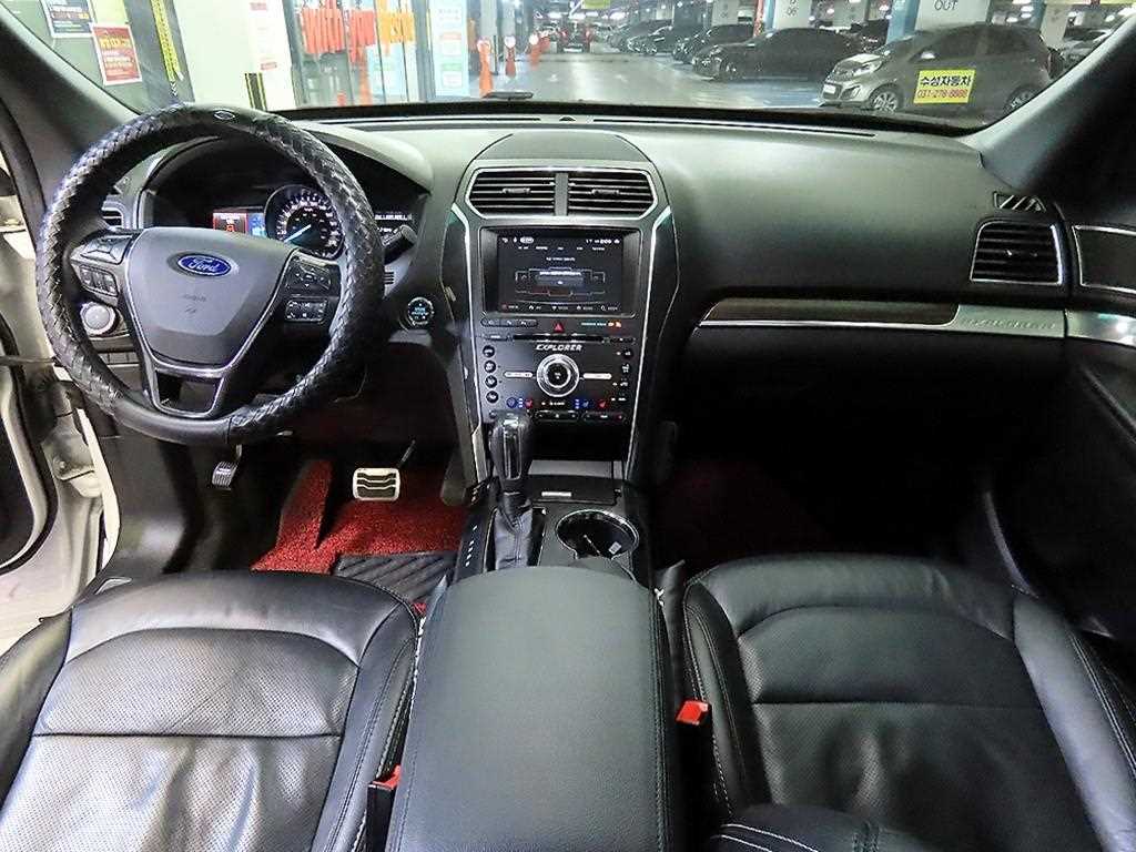 Ford Explorer - Vista 10