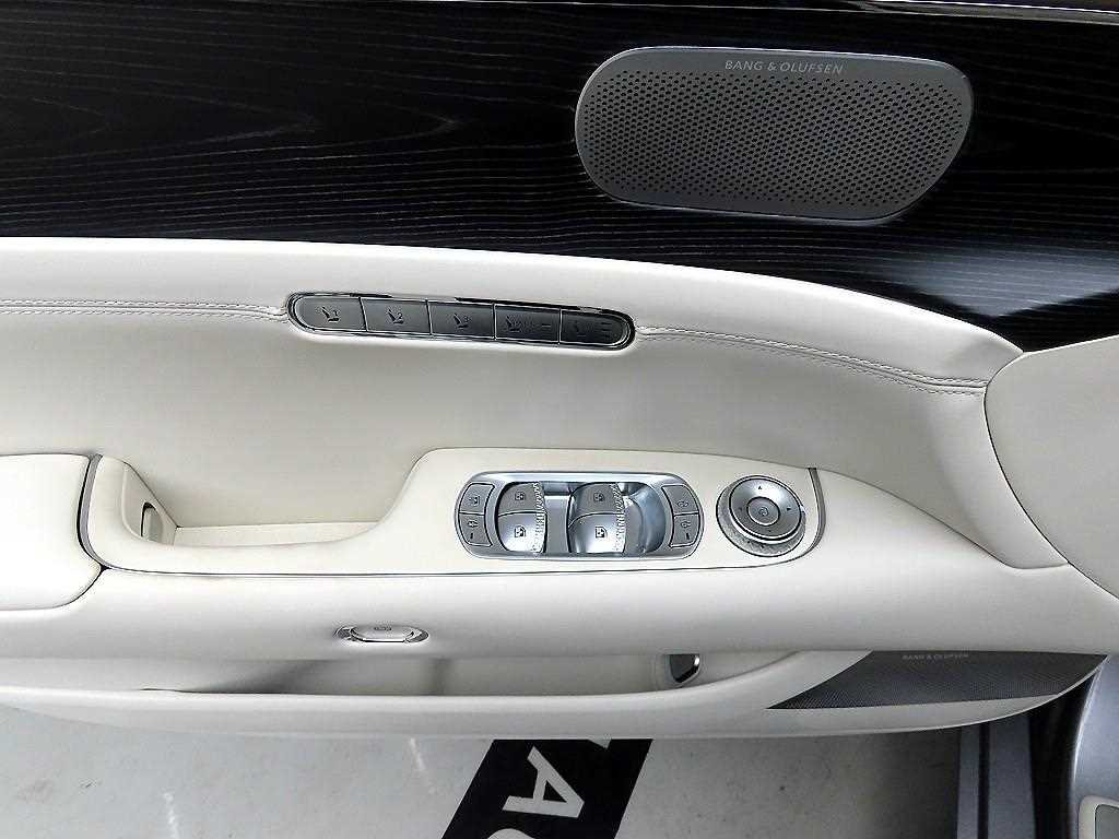 Genesis G90 - Vista 11