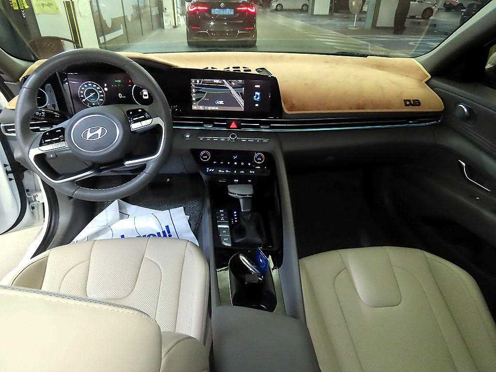 HYUNDAI Avante - Vista 10