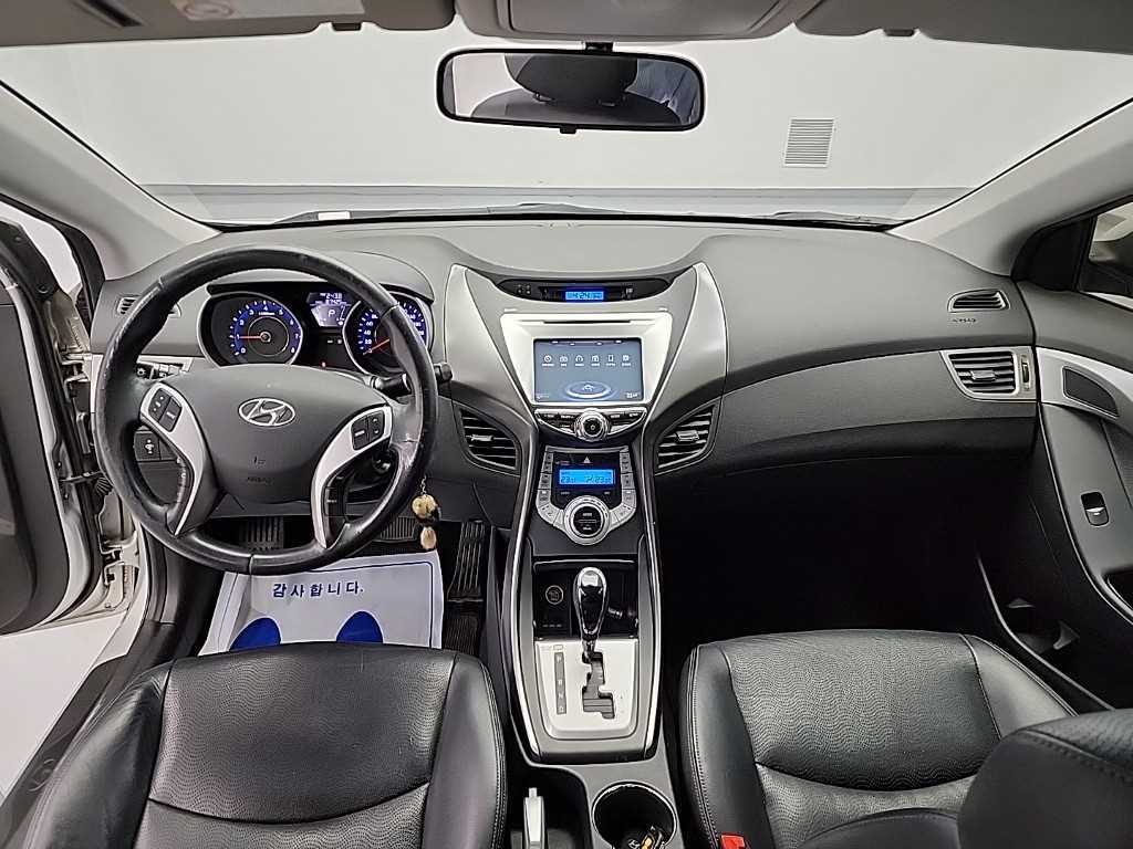 HYUNDAI Avante - Vista 7