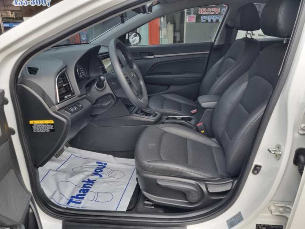 HYUNDAI Avante - Vista 9