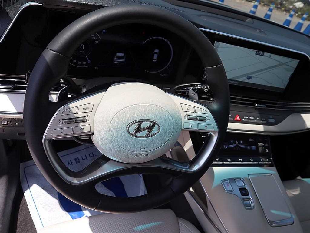 HYUNDAI Grandeur - Vista 8