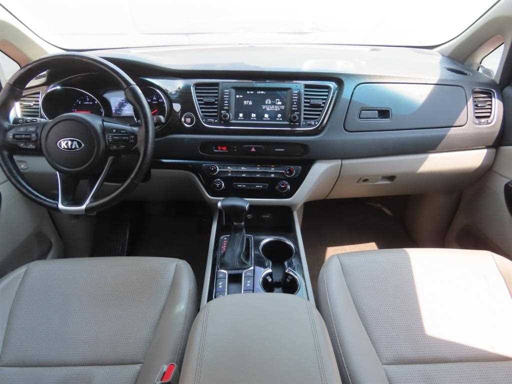 KIA Carnival - Vista 9