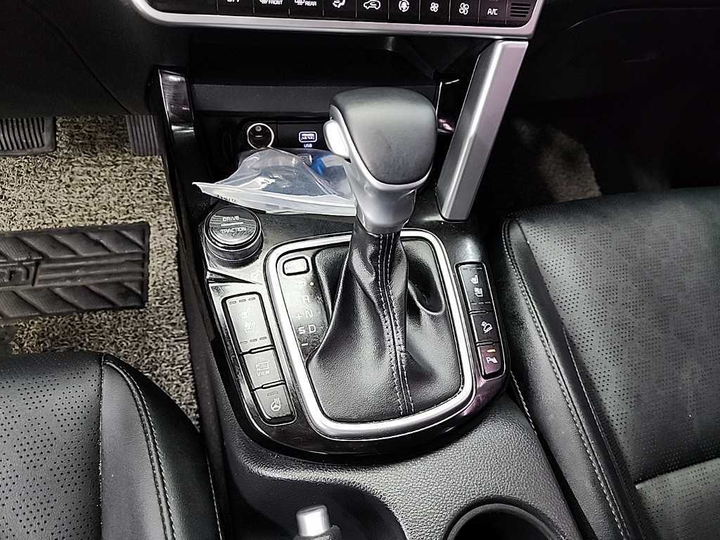 KIA Seltos - Vista 8