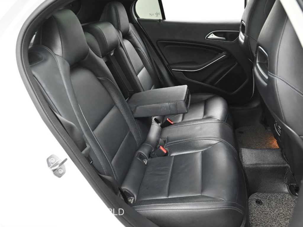 Mercedes Benz GLA Class - Vista 12