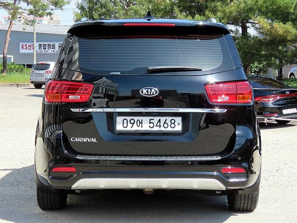 KIA Carnival - Vista 4