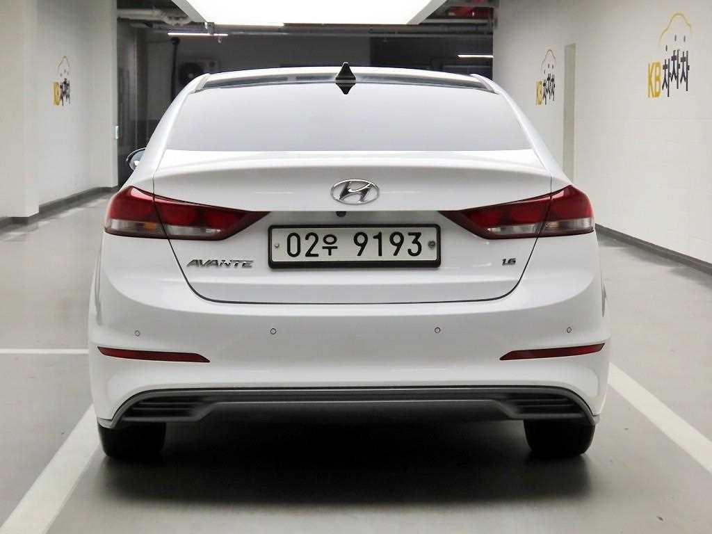 HYUNDAI Avante - Vista 3