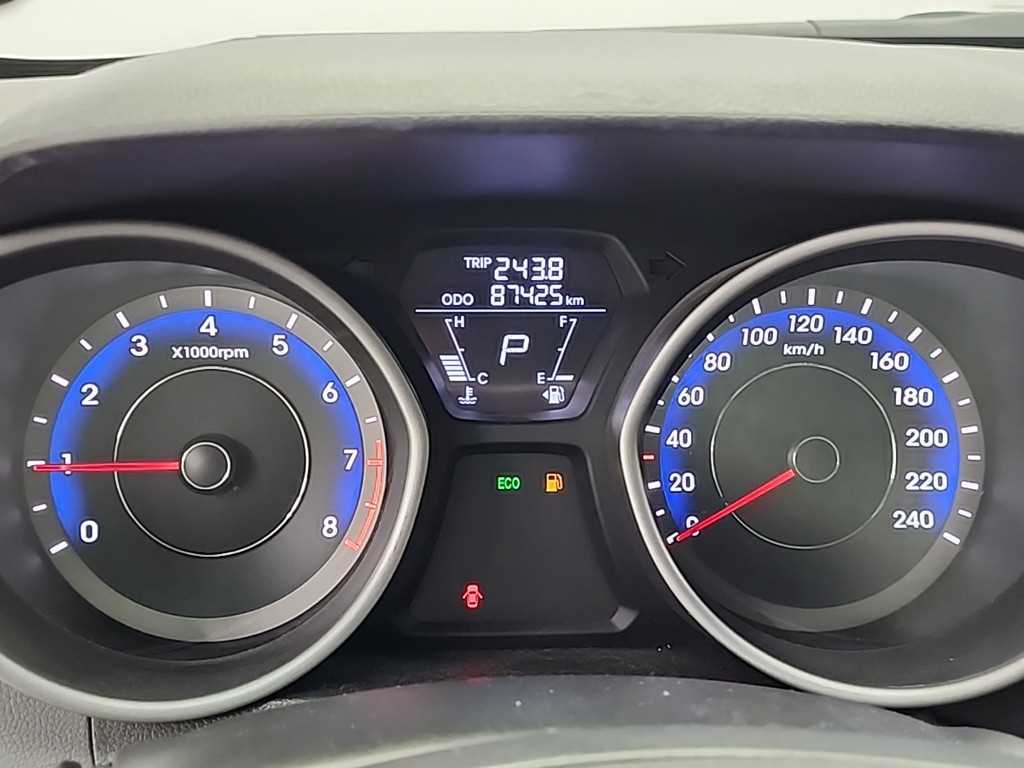 HYUNDAI Avante - Vista 6