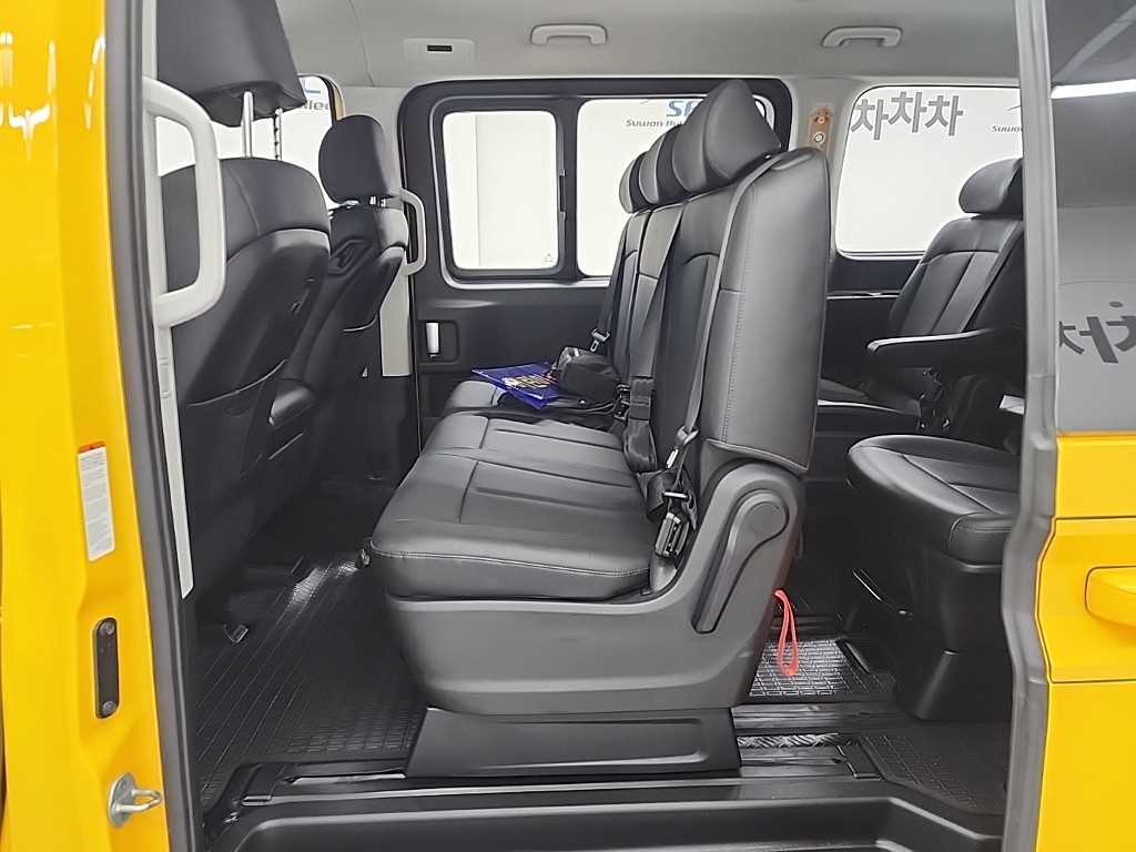 HYUNDAI Staria - Vista 12
