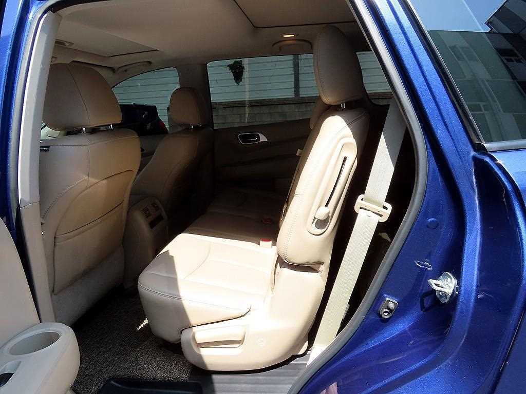 Nissan Pathfinder - Vista 6