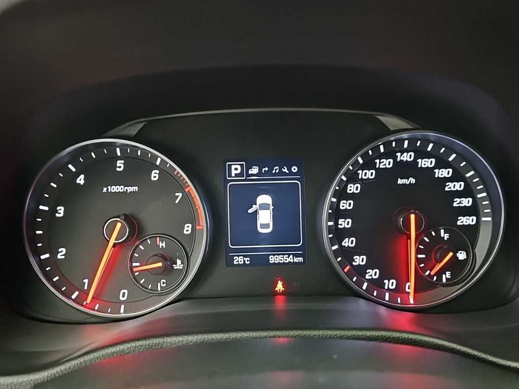 HYUNDAI Avante - Vista 6