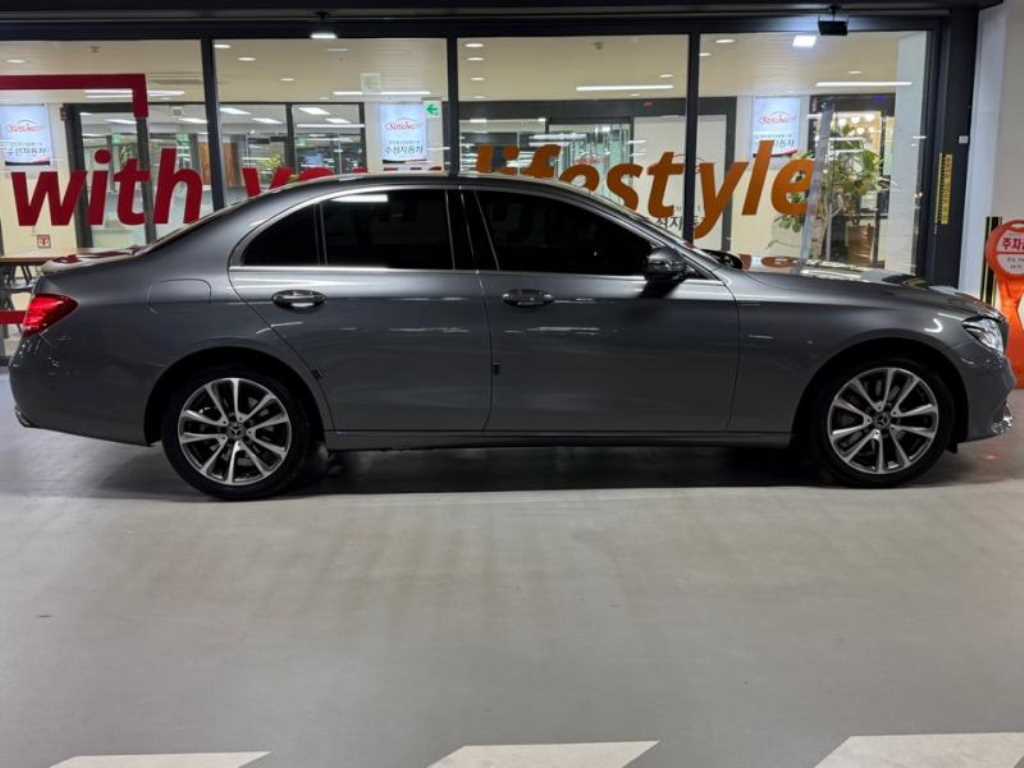 Mercedes Benz E class - Vista 3