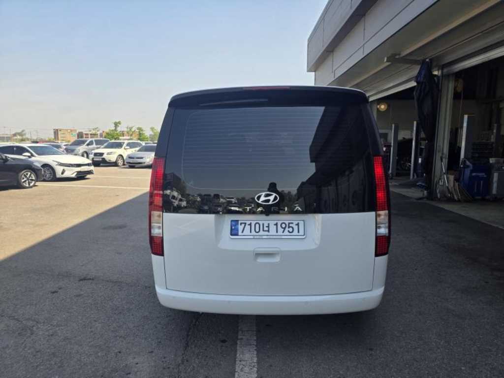 HYUNDAI Staria - Vista 5