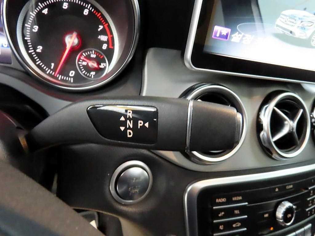 Mercedes Benz GLA Class - Vista 10