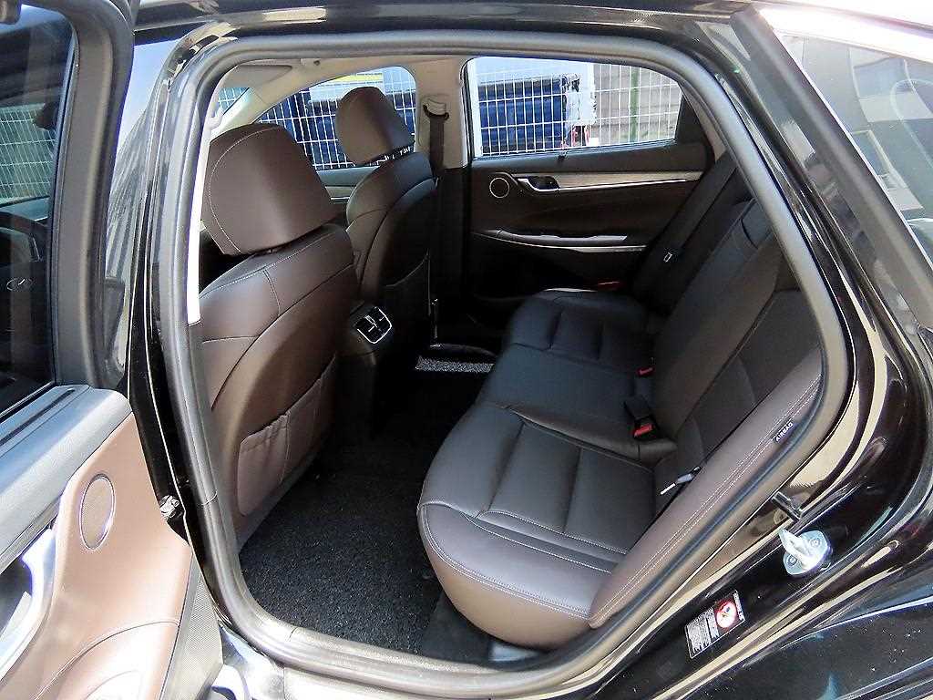 HYUNDAI Grandeur - Vista 6