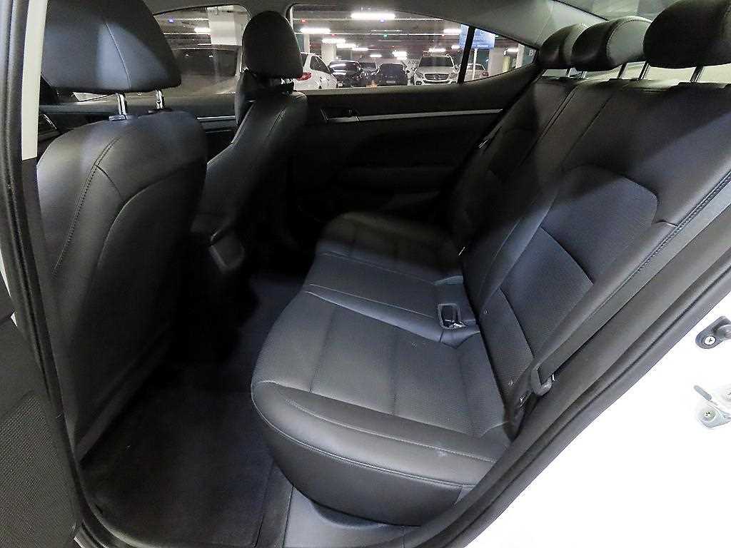HYUNDAI Avante - Vista 7
