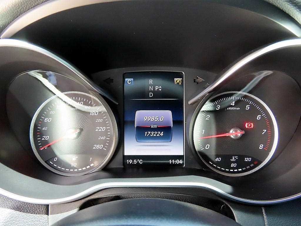 Mercedes Benz C Class - Vista 9