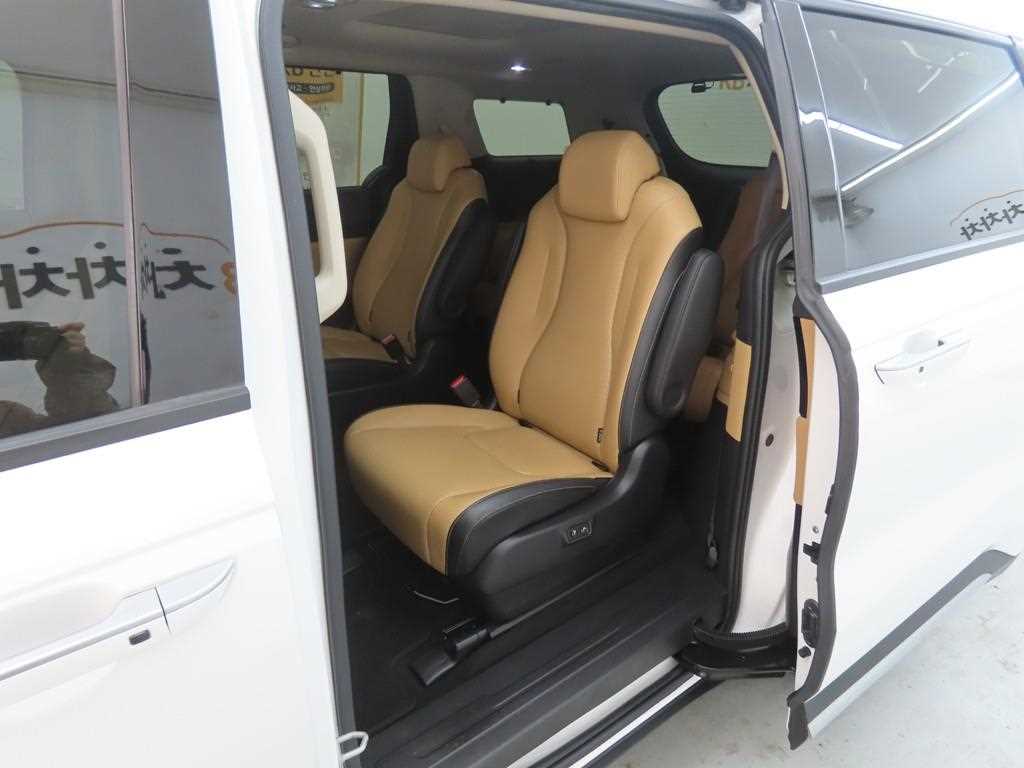 KIA Carnival - Vista 6