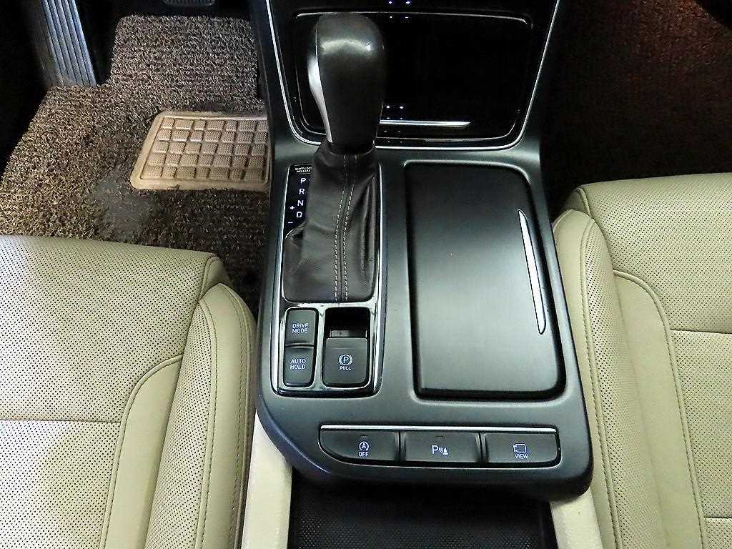 HYUNDAI Grandeur - Vista 12