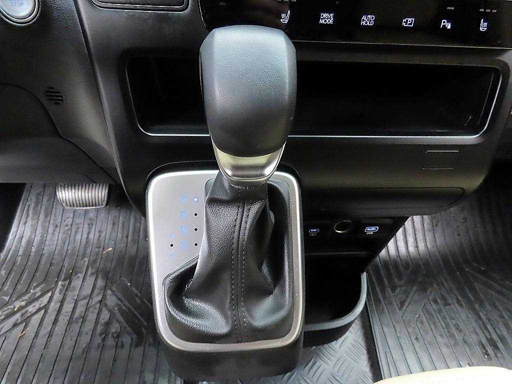 HYUNDAI Staria - Vista 10