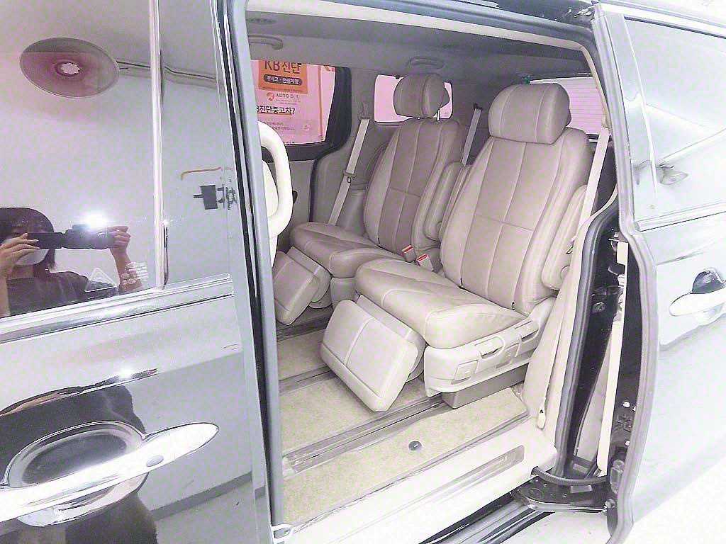 KIA Carnival - Vista 6