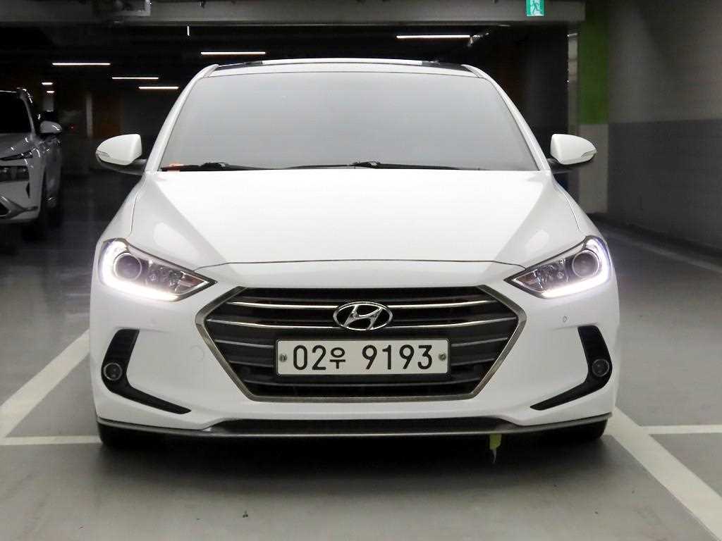 HYUNDAI Avante - Vista 2