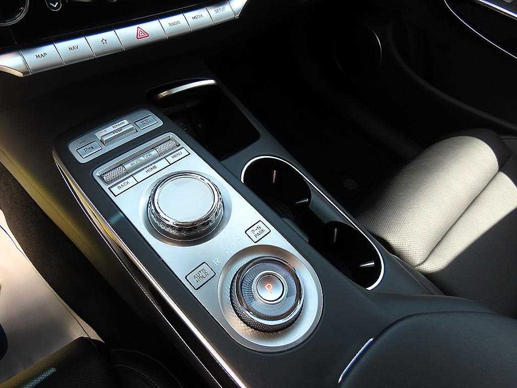 Genesis GV70 - Vista 11