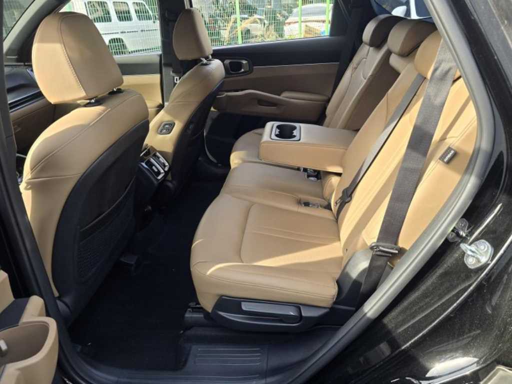 KIA Sorento - Vista 8