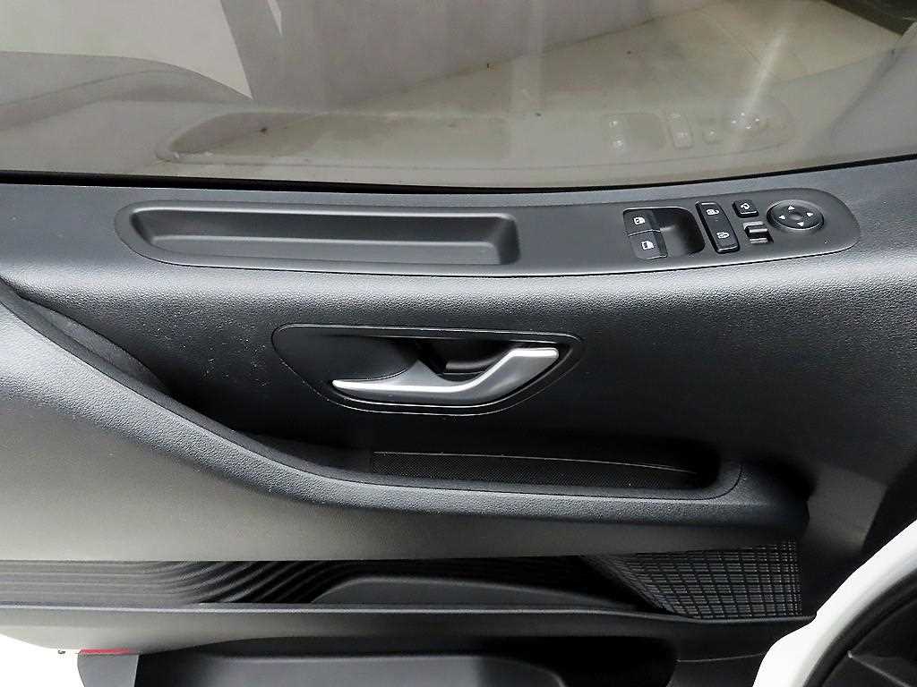 HYUNDAI Staria - Vista 11