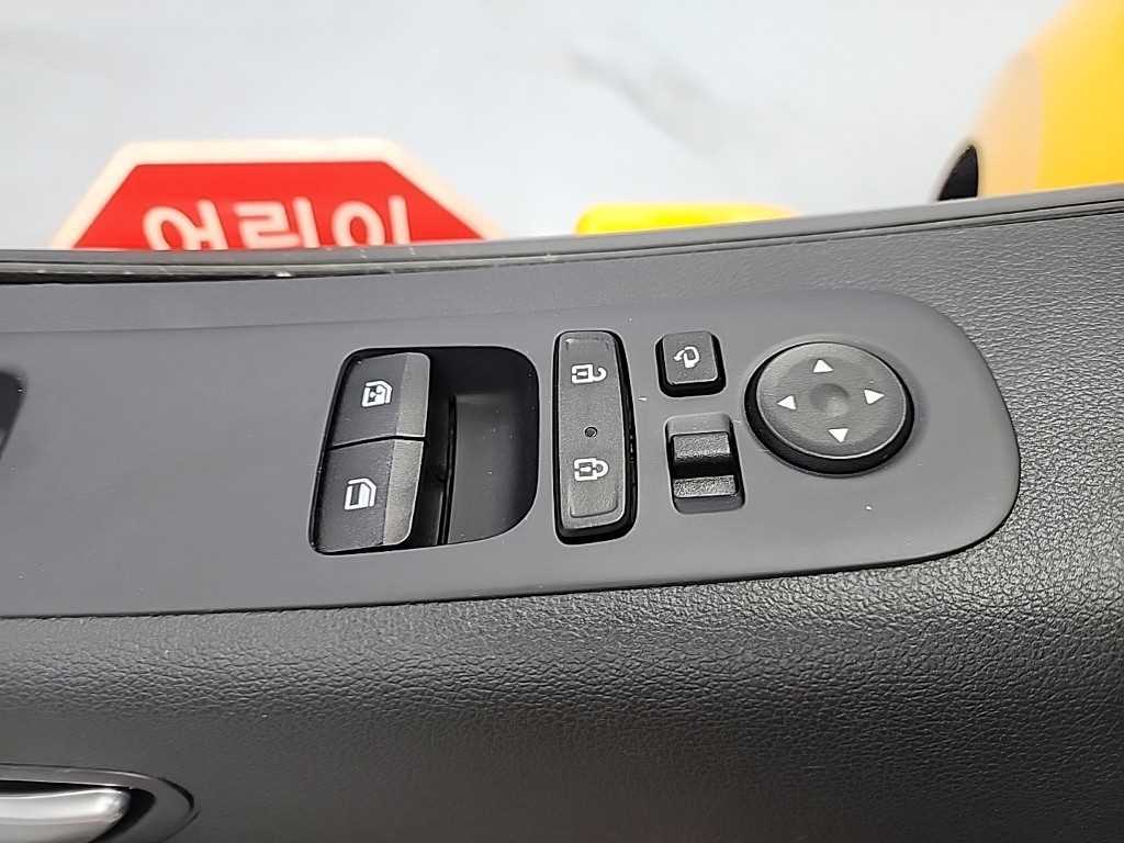 HYUNDAI Staria 2023 Amarillo - Importación desde Corea - HF Imports Iquique - Foto 17