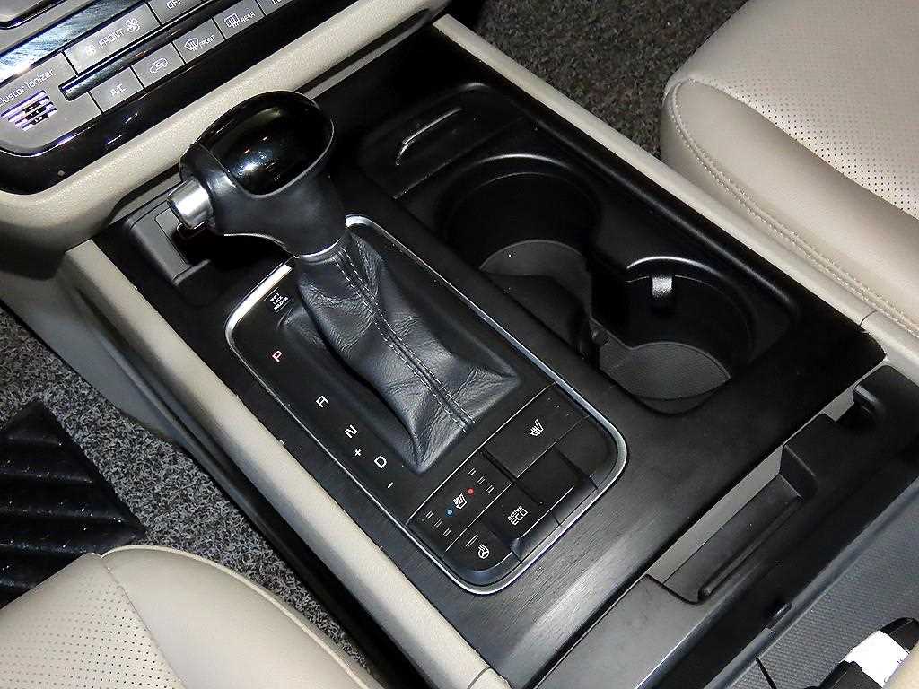 KIA Carnival - Vista 12
