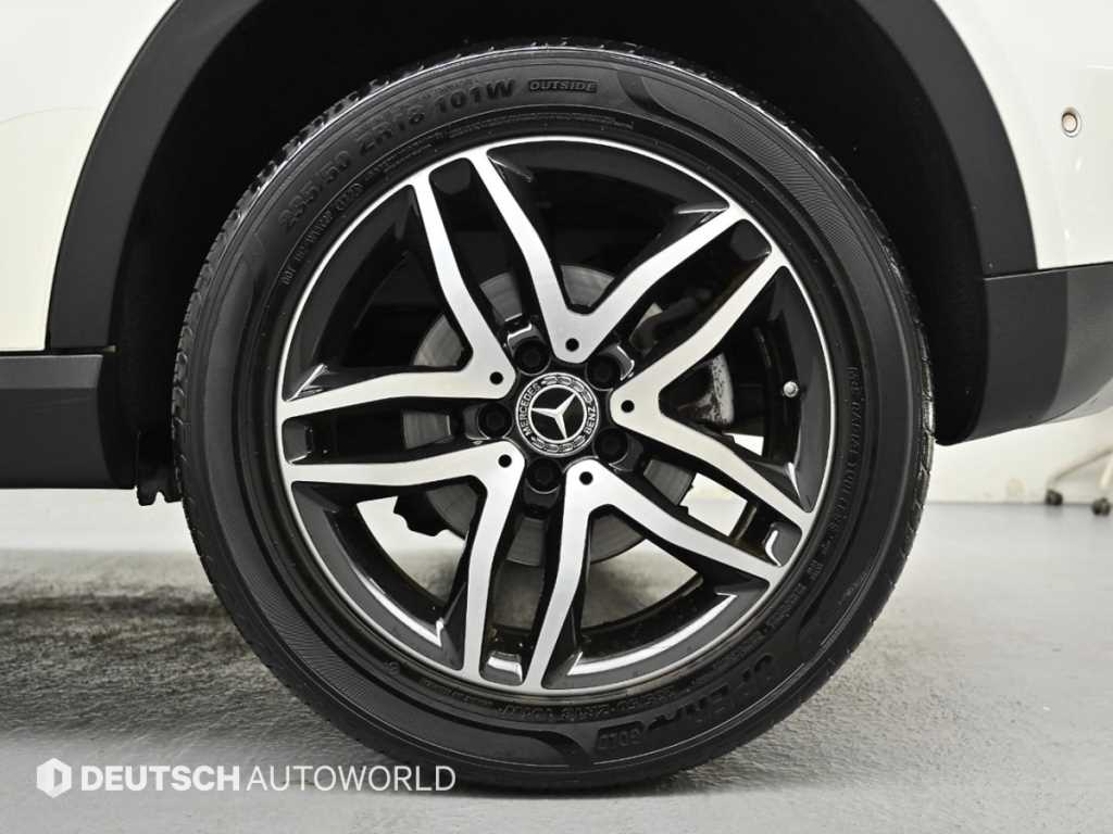 Mercedes Benz GLA Class - Vista 5